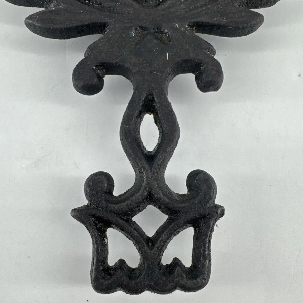 Trivet Cast Iron Vintage 1949 Wilton Metal Eagle Heart 8.5